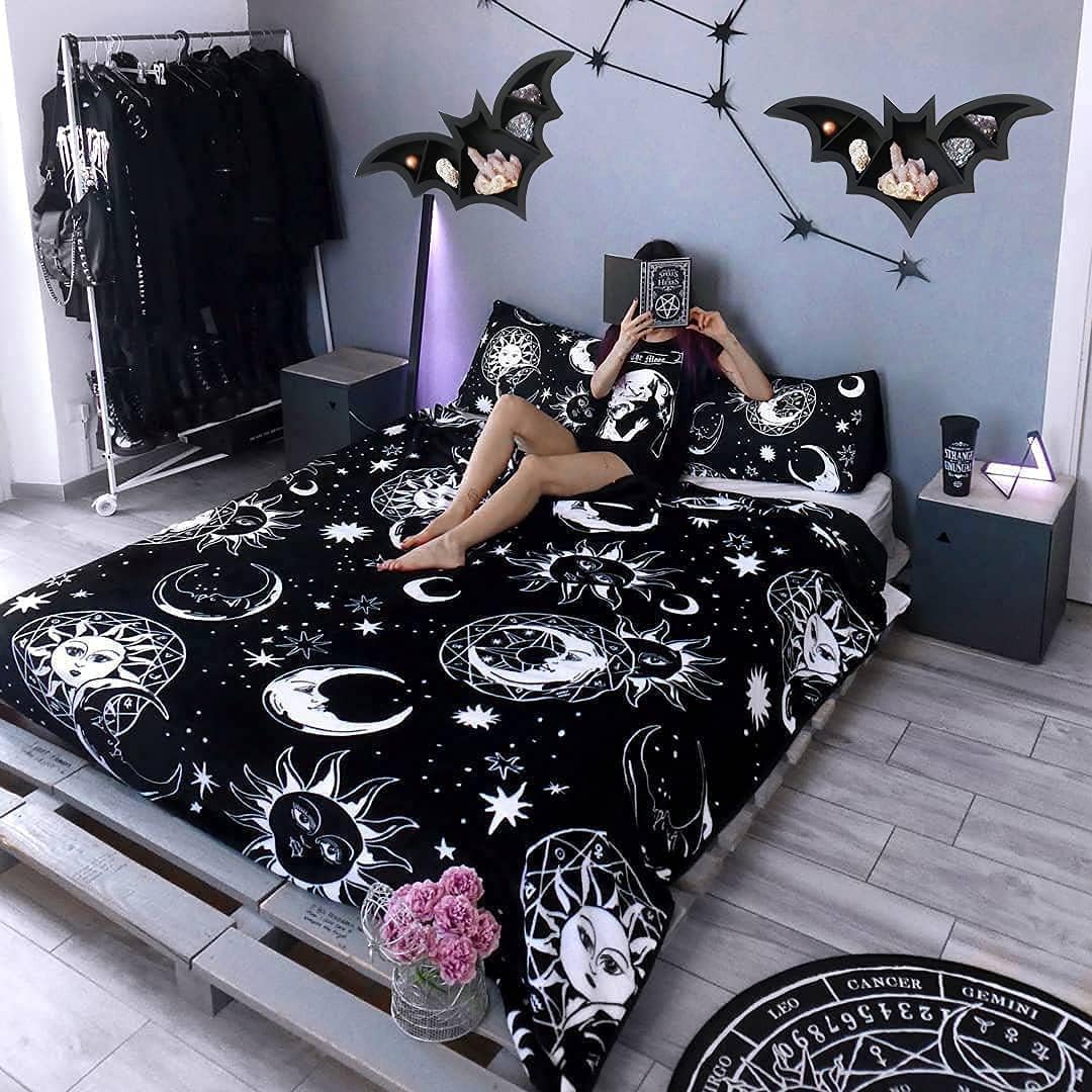 Goth Wall Shelf O86610