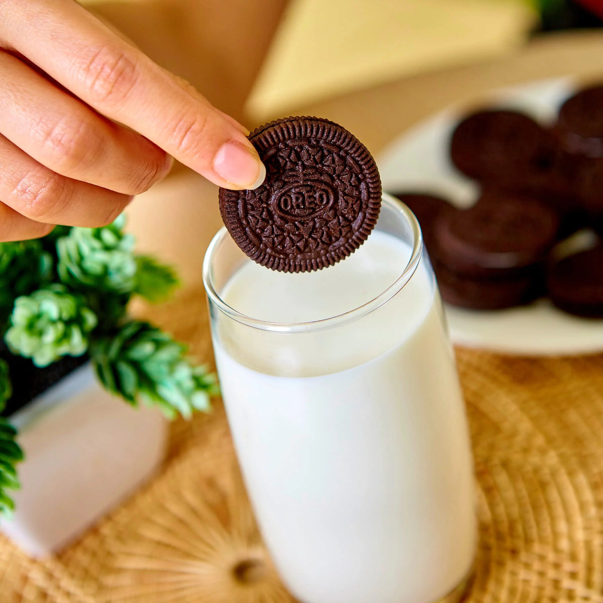 Chocolate Sandwich Cookies Family Size Pack of 16 K22566