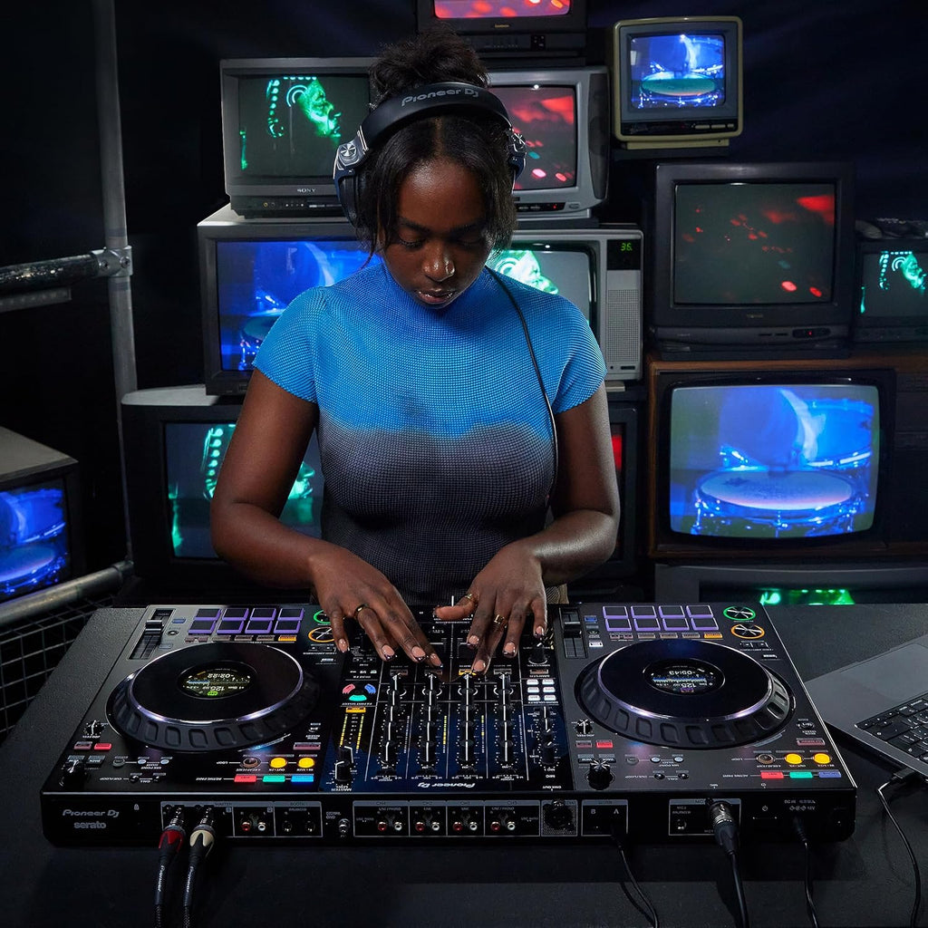 Black 4-deck DJ Controller A301