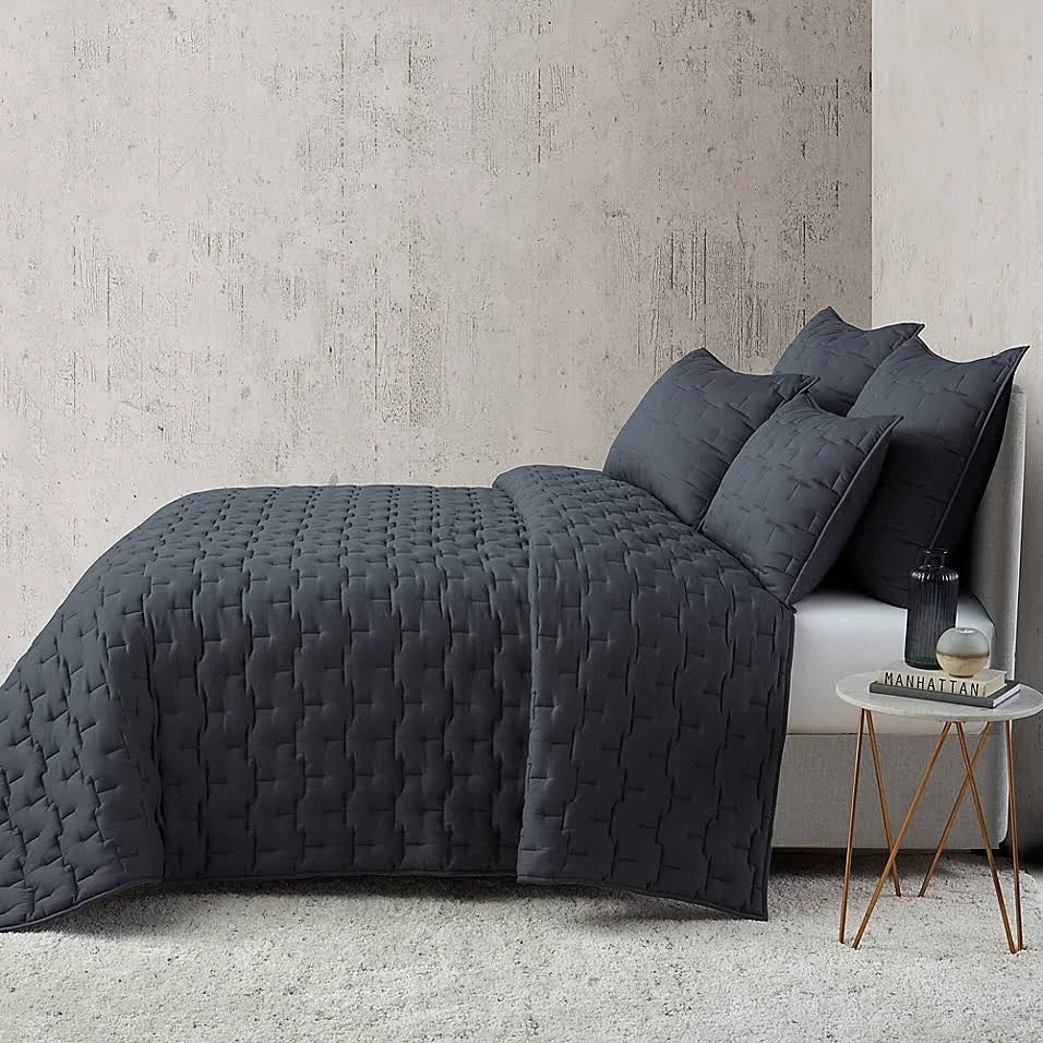 Full/Queen Blue Quilt A8441