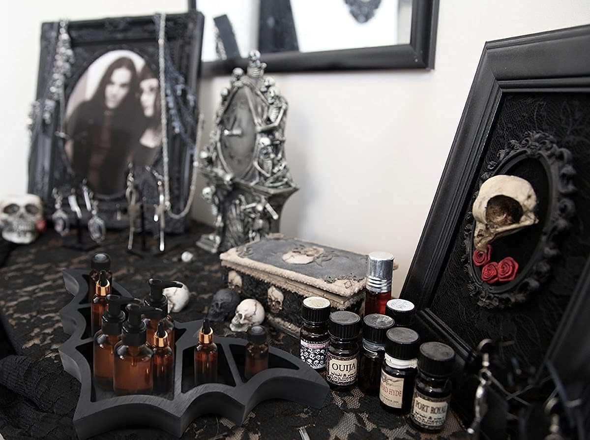 Goth Wall Shelf O86610